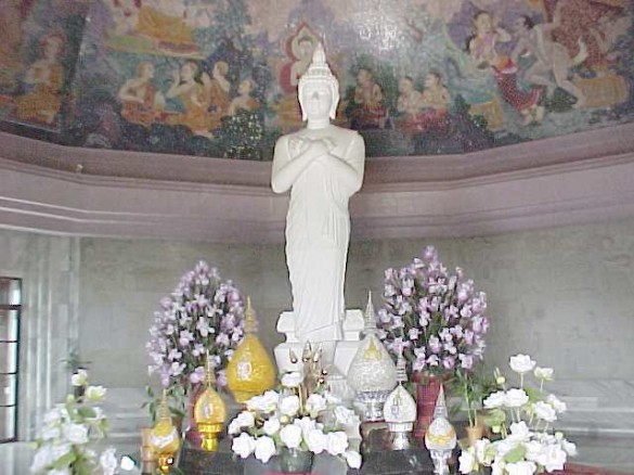 Buddha image in the Queen's chedi