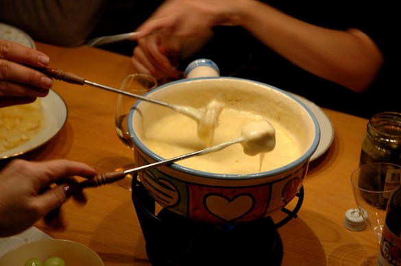 Fondue - https://www.flickr.com/photos/23391332@N00/3078189948/