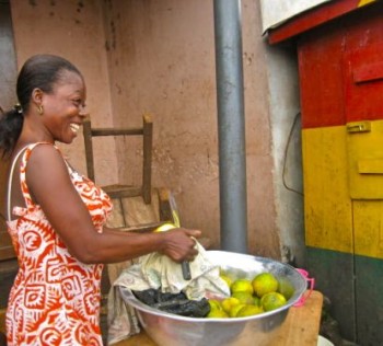 Woman peeling oranges at the market