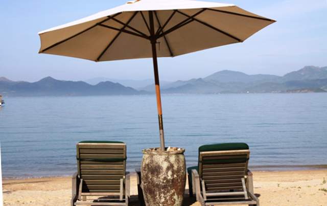 An Lam - Beach Chairs