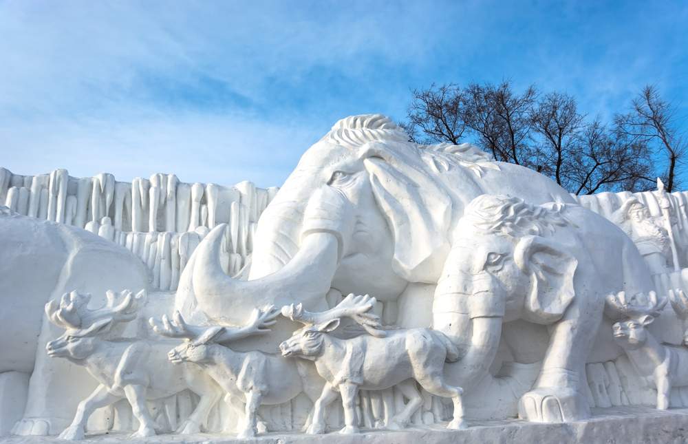 fest snow sculpture