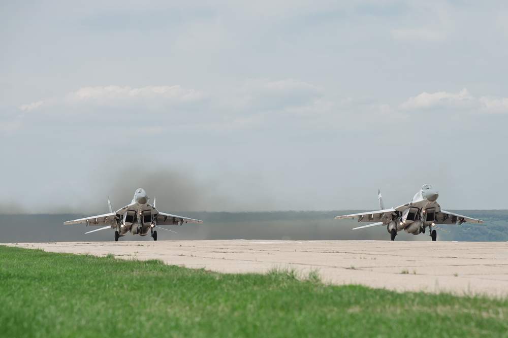 fly a mig-25 in Russia